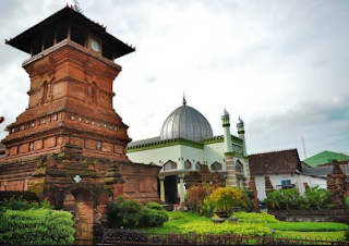 soal essay tentang kerajaan islam di indonesia
