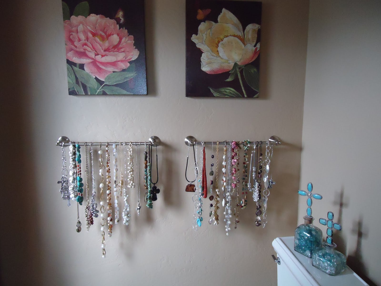 Pine Creek Style Showcase your Costume Jewelry...