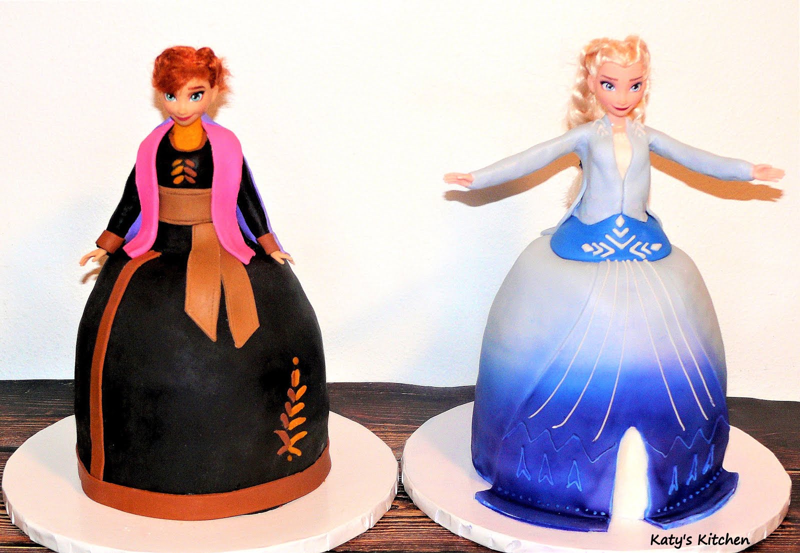 Katy's Kitchen Elsa and Anna Frozen 2 Doll Cakes
