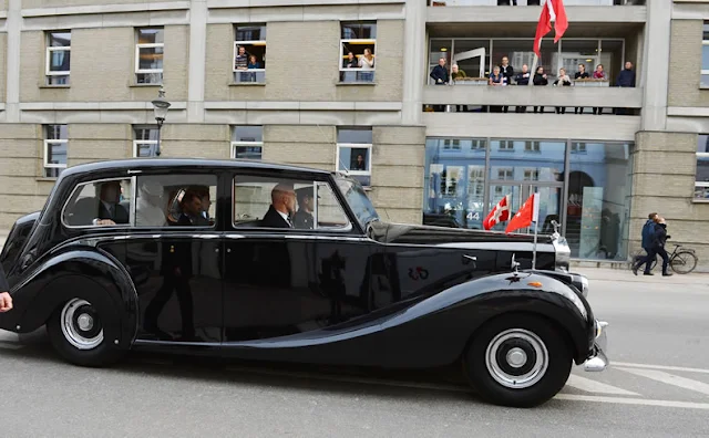 President Gül and First Lady Hayrünnisa Gül proceeded to the Amalienborg Palace.