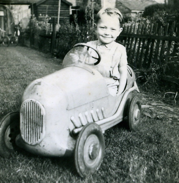 The Mowdog On The Road... 'OUTSIDE TOILET' BEING A CHILD IN 1950s