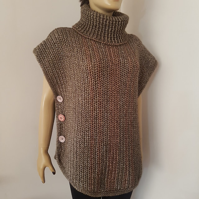 "Herringbone" poncho ~ Disponibil