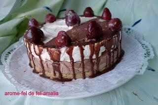 TORT MOUSSE DE CIOCOLATA SI CAPSUNI GLAZURATE