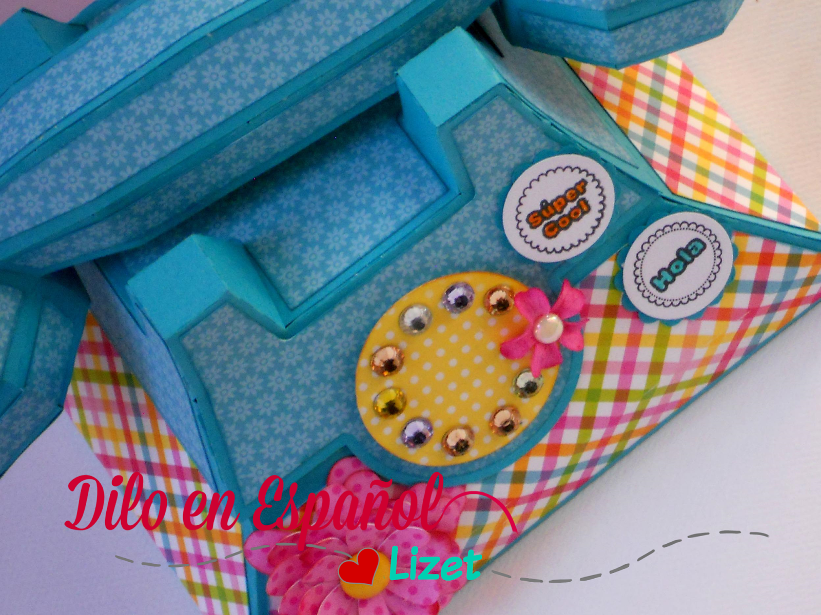 Lizet Luna: Cajita en forma de telefono y tarjeta