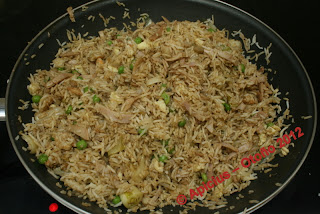  Arroz blanco con mezcla de productos varios. 