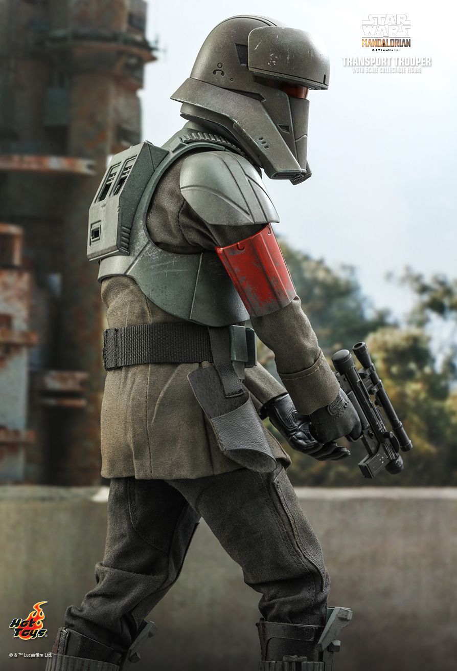 The Mandalorian Transport Trooper Hot Toys