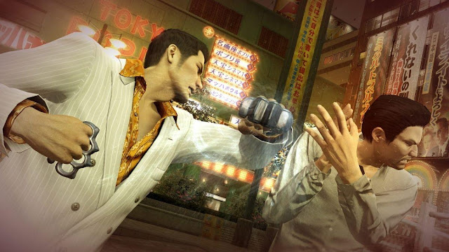 السلام عليكم , مرحبا بكم في موقع سريونا | Sriona لتحميل العاب الكمبيوتر, سلسلة لعبة Yakuza 0 ( ياكوزا ) كانت تعتبر لدى نسبة كبيرة من الناس الوريث الشرعي لسلسلة العاب Shenmue وسلسلة Shenmue تعتبر سلسلة عظيمة جدا ولايوجد احد ينكر هذا الشئ نظرا الى ان هذه السلسلة سابقة لاوانها في التقنيات والافكار و سلسلة لعبة Yakuza ( ياكوزا ) من جهة اخرى بدات بشكل منطقي جدا الجزء الاول كان مصقول من جميع النواحي والسلسلة استمرت على المنوال والجرافيكس كان ممتاز على وقته والGameplay كان متقن وحتى الموسيقى الكان مستخدمة كان رائعة جدا مازلت اعتبرها من افضل الموسيقى التي سبق ان سمعتها في اي لعبة