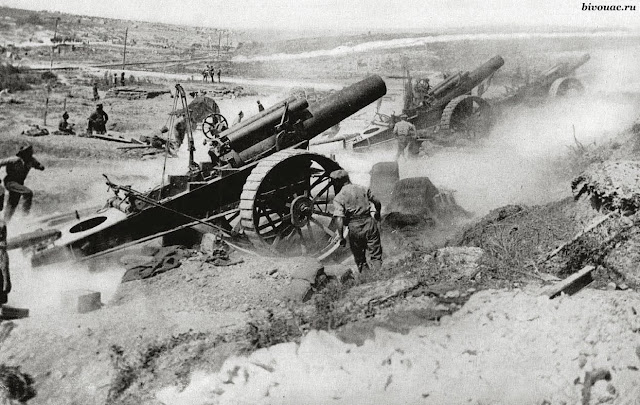 Британские тяжелые 8 дюймовые (203 мм) орудия Vickers Mark I из состава 39 осадной батареи RGA, ведут огонь по германским позициям во время битвы на Сомме, 1916. Немецкие штурмовые группы, Штурмовые группы, Штурмовые группы Первой мировой, Штурмовые части,