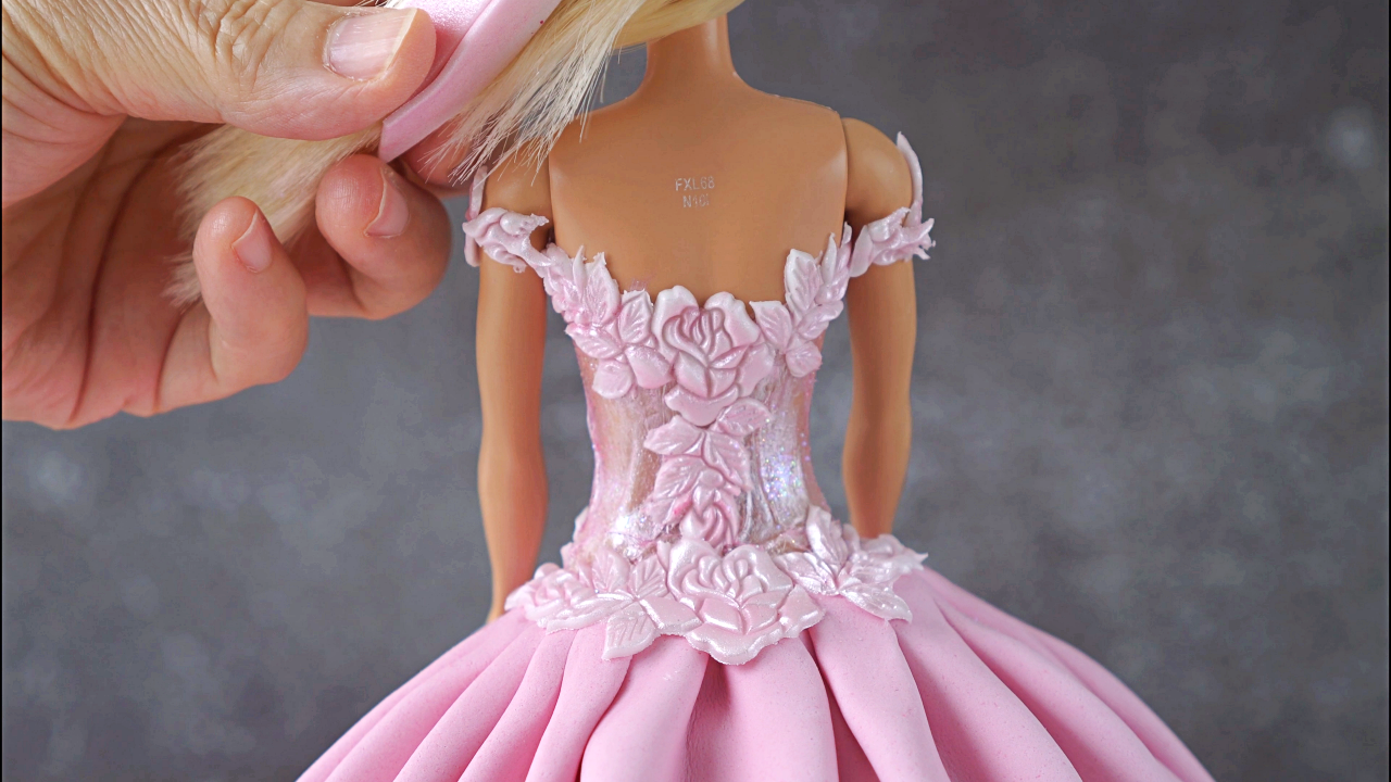 CUSTOM CAKES AND CUPCAKES - Barbie Princess Doll Cake