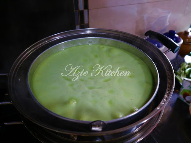 Kuih Seri Muka Istimewa Azie Kitchen - A Keeper Recipe