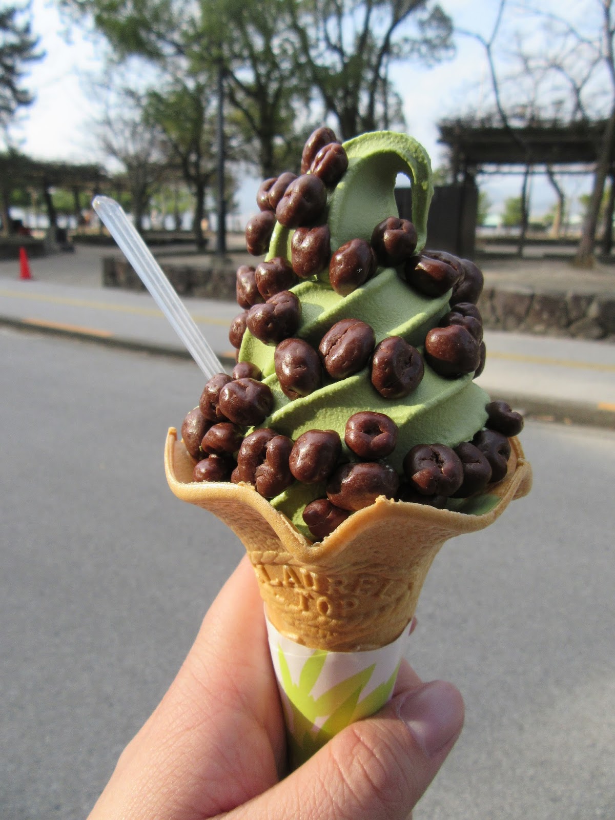 Yummy Food Adventures! Deer Poop Ice Cream/鹿のウンコアイスクリーム