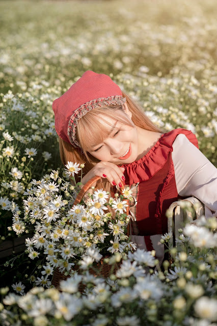 Rũ bỏ hình tượng quyến rũ, Tạ Vi An cực ngọt ngào trong bộ ảnh chụp cúc họa mi