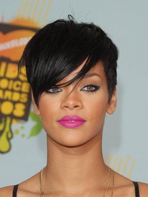 Rihanna taglio corto