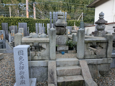 ������t��{�_