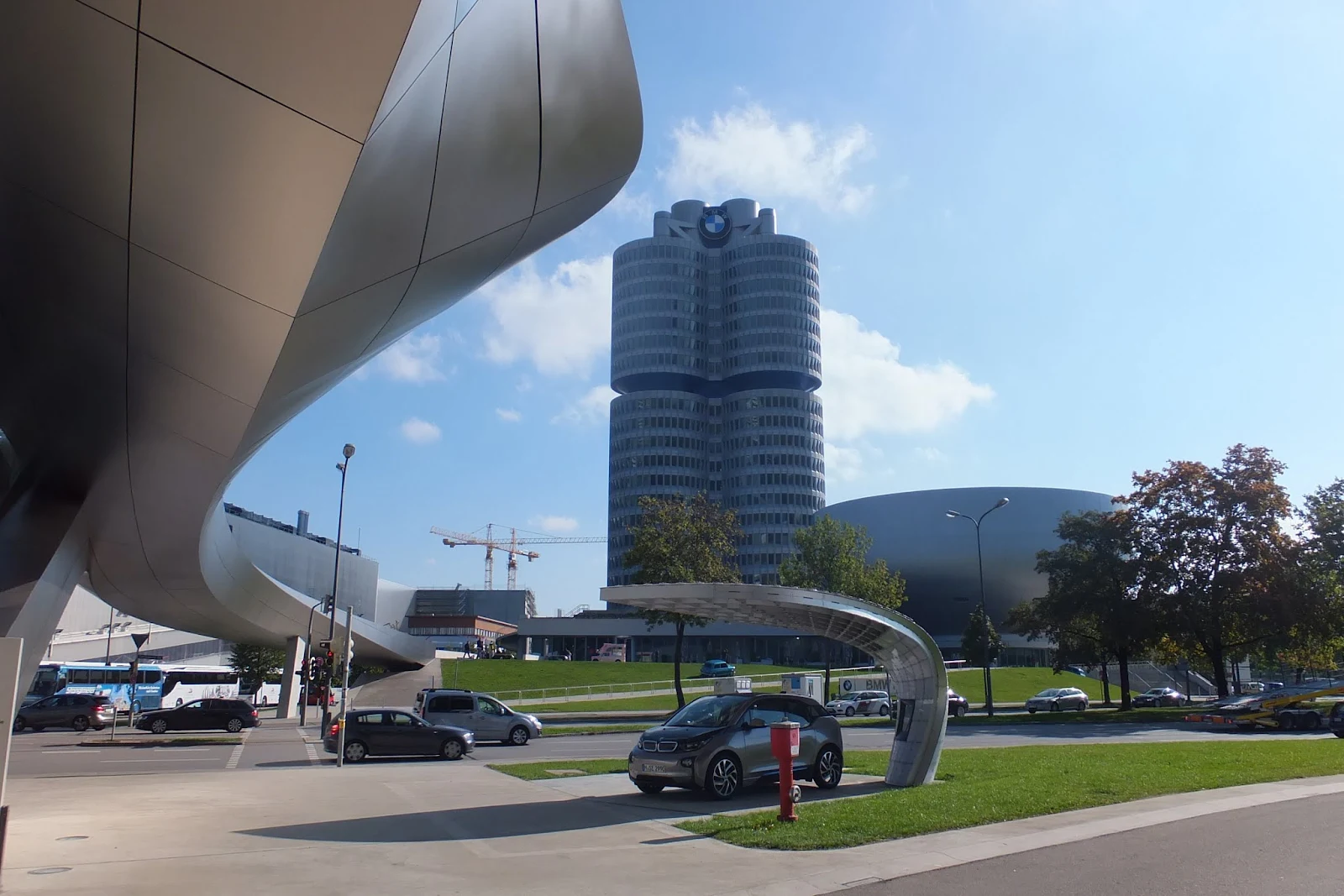 BMW本社　BMW Headquarters