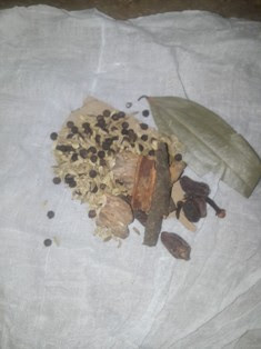 place-whole-spices-in-center-of-cloth