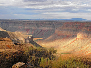 https://entropymag.org/the-waters-when-the-rain-comes-escape-from-the-grand-canyon/