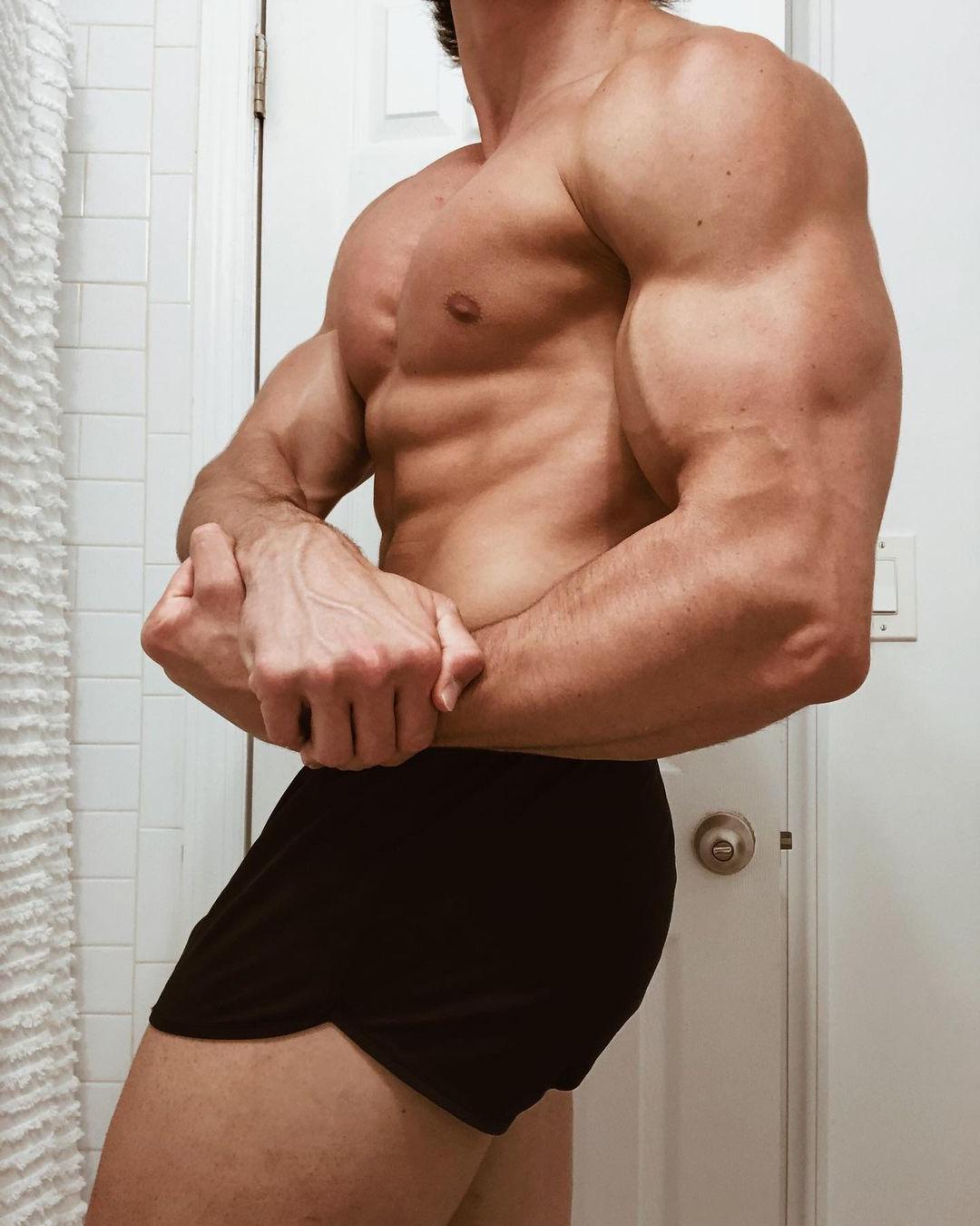 young-strong-shirtless-teen-bodybuilder-jeremy-hershberg-big-pecs-veiny-biceps-flex