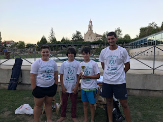 jovenes jugadores de allariz con sus trofeos