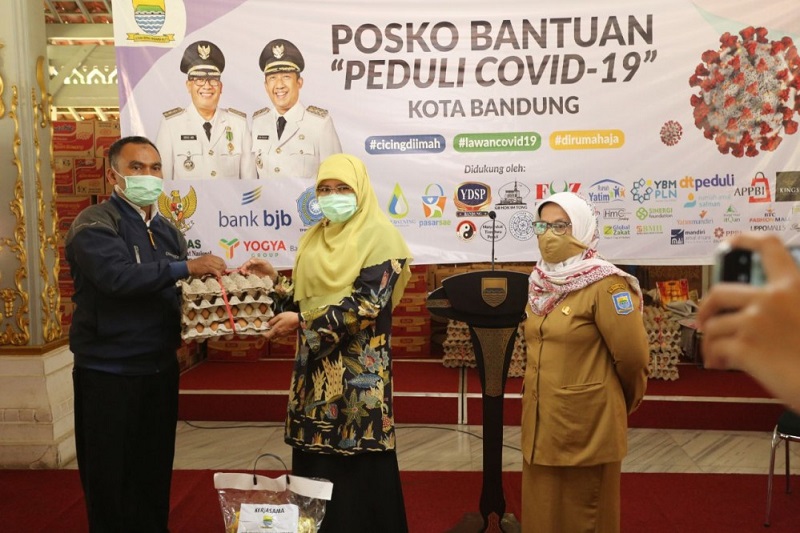 FBS Bersama Pemkot Bandung Salurkan Bantuan 1.000 Paket Sembako