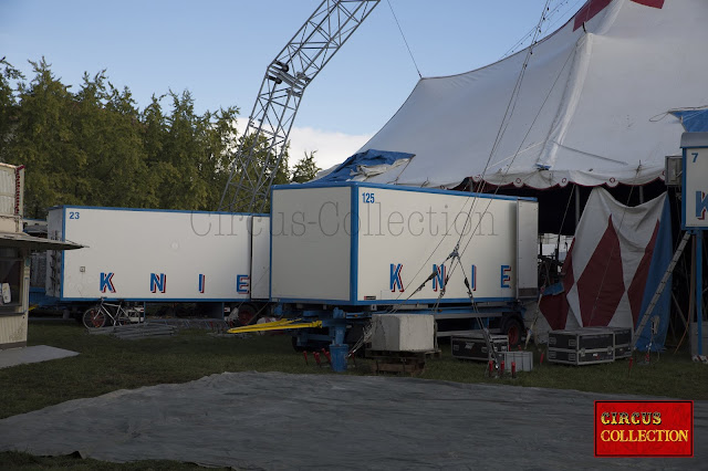 Des wagons en gare de Bulle à la place du Russalet, installation des roulottes. ( Bulle le 24 septembre 2018 ).  photo Philippe Ros