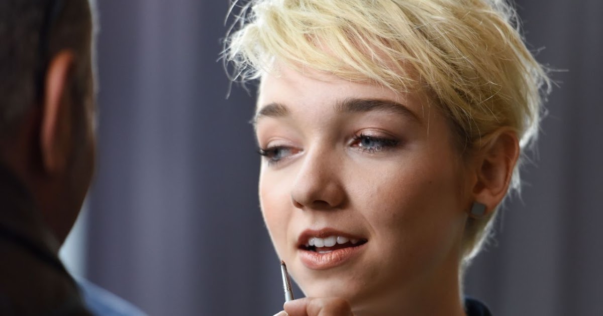 Starlet Arcade: Julia Sarah Stone