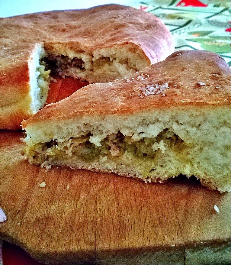 torta di pane con salsiccia e porri