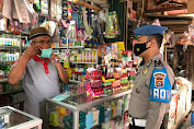 Polda Banten Bagikan 12.000 Masker di Pasar Baros