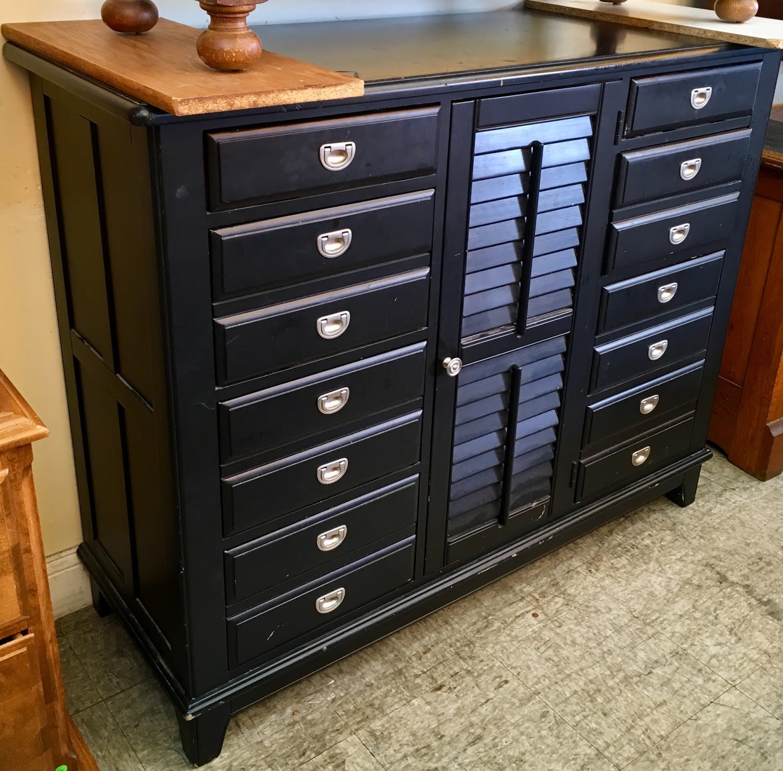 Uhuru Furniture Collectibles Reduced Black 14 Drawer Dresser