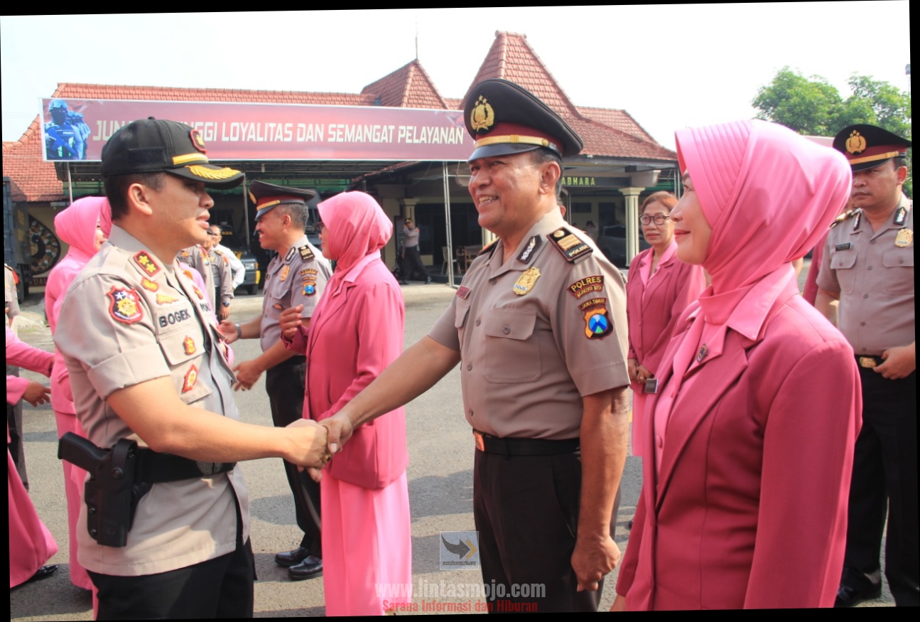 54 Anggota dan 1 Anggota Polres Mojokerto Kota naik Pangkat