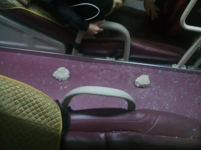 Xe khách bị tấn công bằng mưa gạch đá khi qua Thanh Hóa