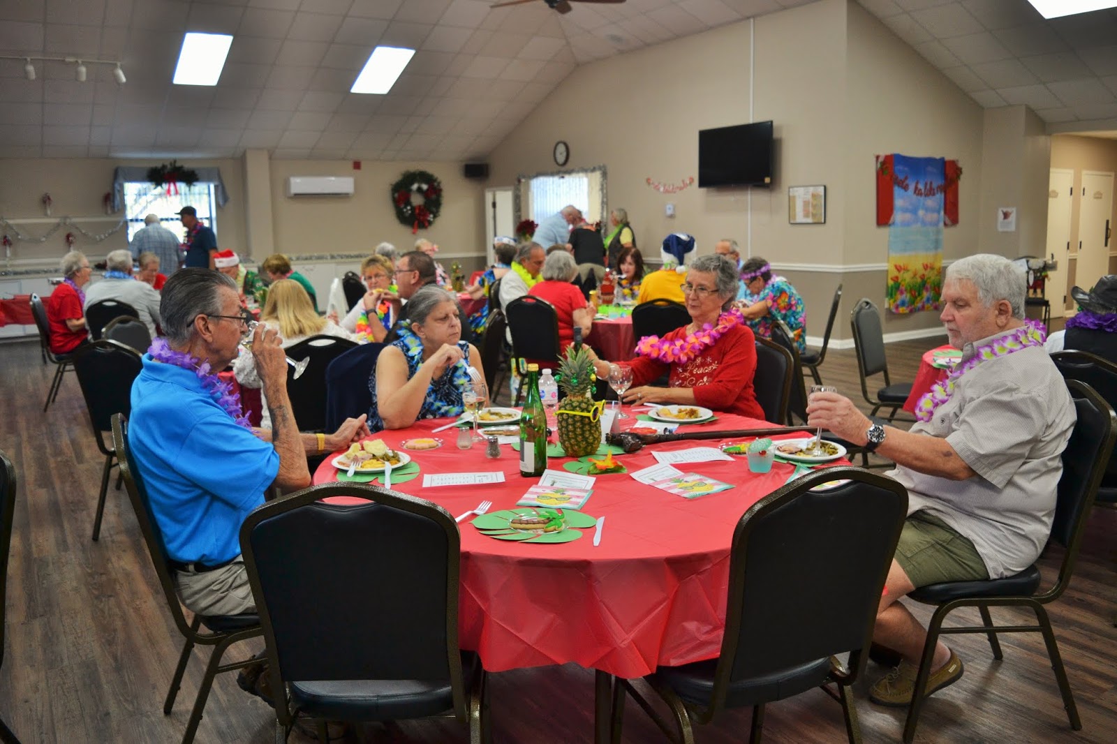 Lake Pointe Village, Mulberry - Blog: Hawaiian Christmas Dinner 2019