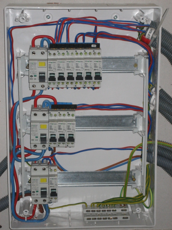 L�ELECTRICITE EST UNE FORME DE VIE POUR LES HOMMES DE