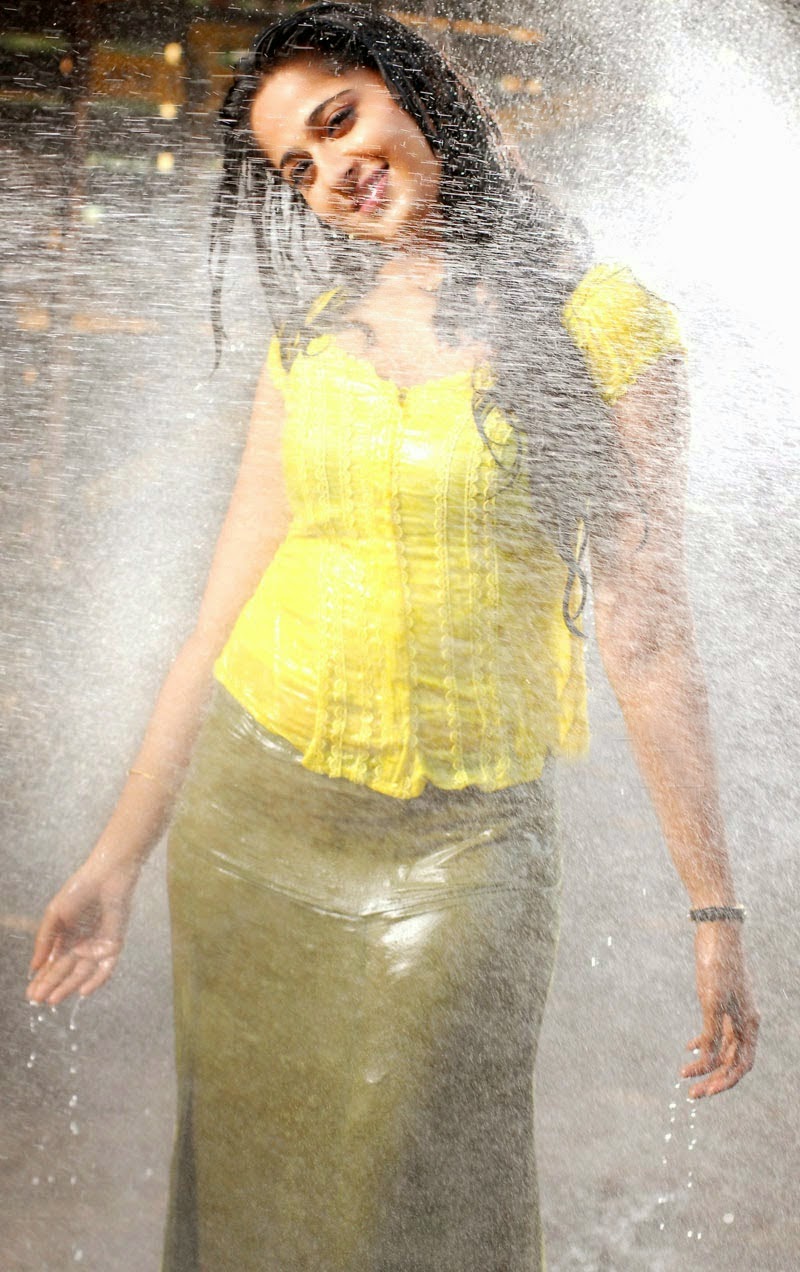 Anushka+Hot+In+Yellow+Dress+(11).jpg