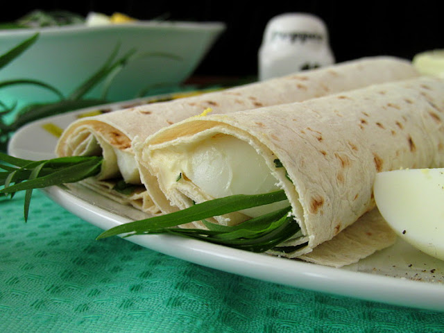 Яйцо с тархуном в лаваше (или рулетики из лаваша по-армянски)