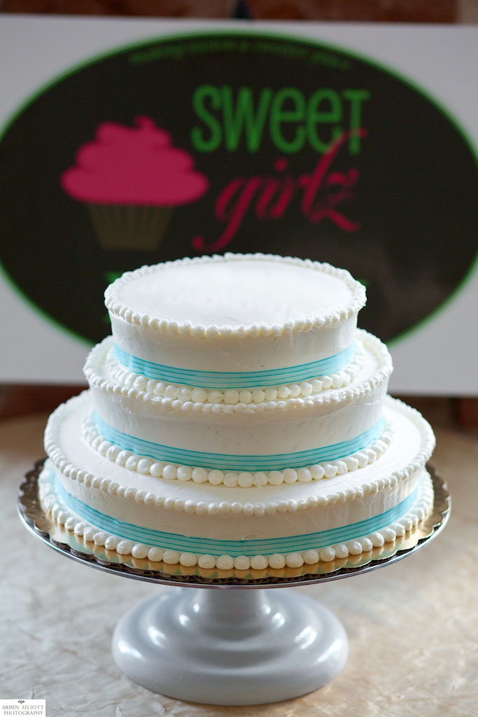 Armen Elliott Photography Sweet Girlz Bakery in Downtown Easton!
