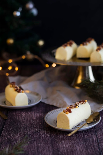 Délicieuse recette de mini bûches à la vanille et aux noix de pécan. Parfait en fin de repas pour les fêtes