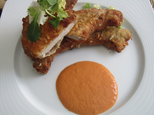  Chuletas de Cerdo rebozadas con Romesco 