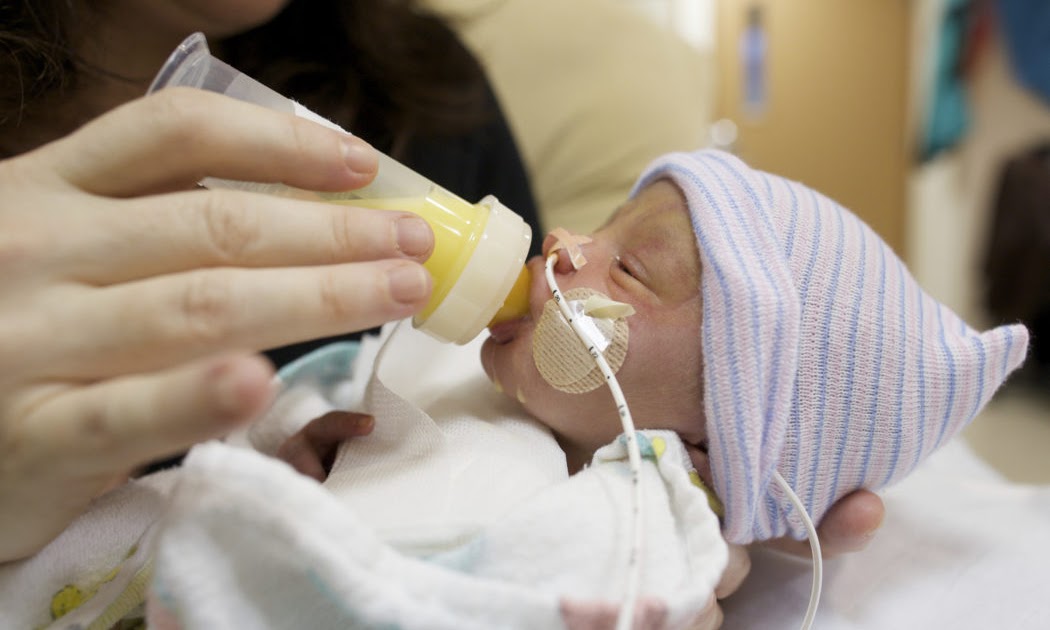 El cuidado de los más pequeños CUIDADOS EN LA ALIMENTACIÓN NEONATAL