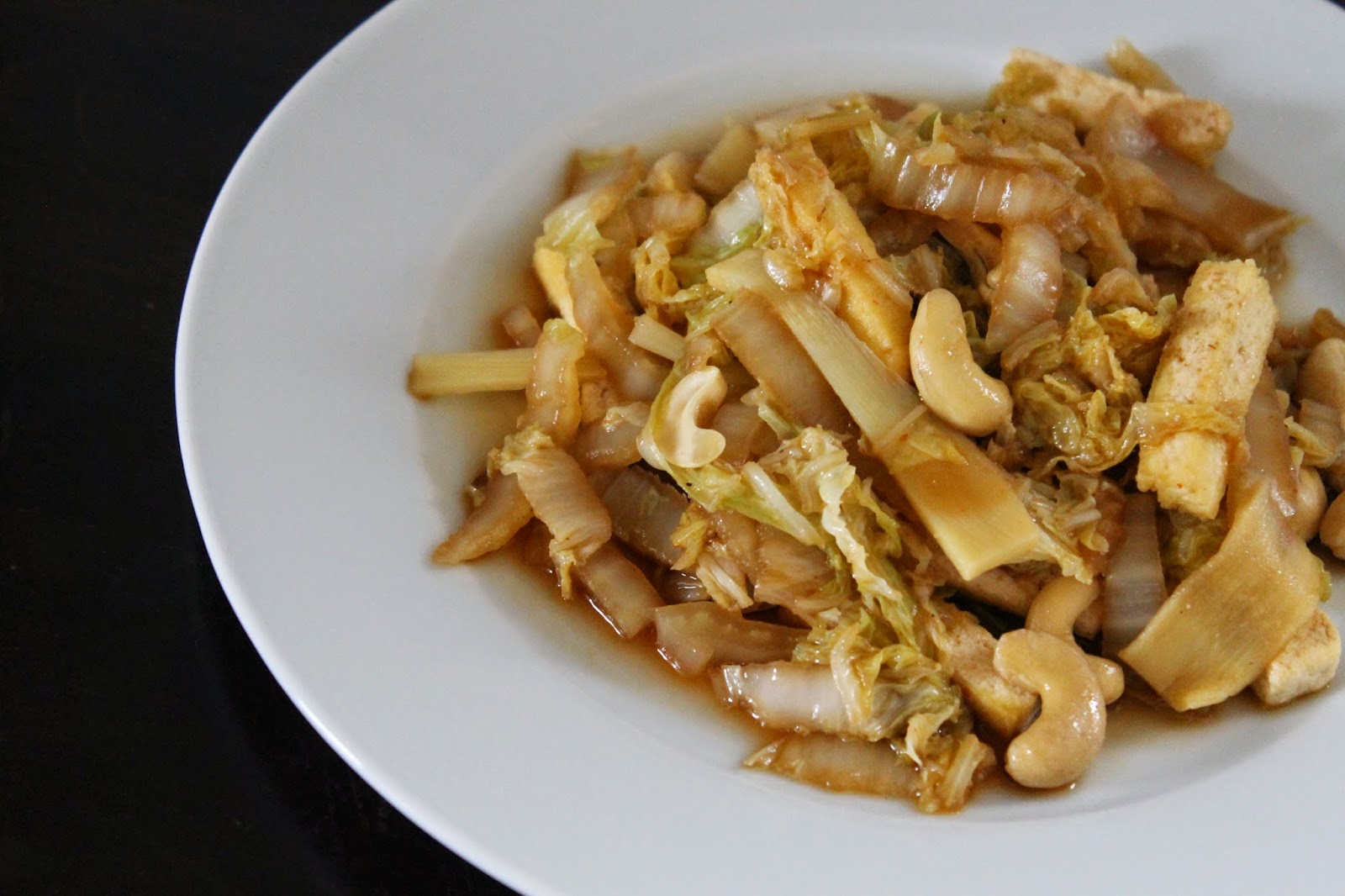 Frau Saltimbocca-Lüdenscheidt: Gemüse und frittierter Tofu in Hoisin-Soße