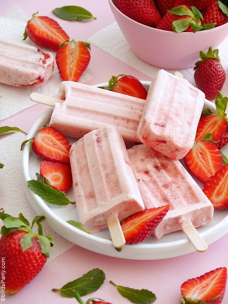 Strawberries and Cream Popsicles Recipe - an easy, delicious dessert using fresh strawberries that's perfect for warmer days or a summer party! by BirdsParty.com #popsicles #icecream #strawberriescream #popsiclerecipe #strawberryrecipe #icepops #icelollies