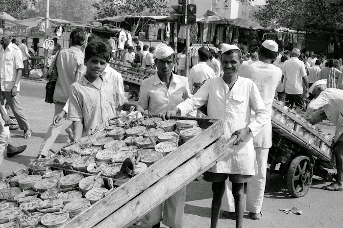 Mumbai, Dabbawallah, Church Gate station, © L. Gigout, 1991