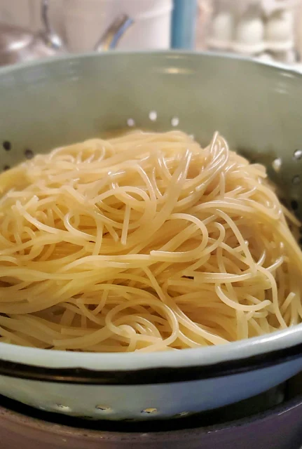 colander of cooked pasta