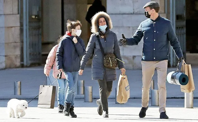 Princess Marie wore a fur-hood coat from Parajumpers. Hugo Boss Ankle boots. Longchamp crossbody leather bag. Prince Henrik and Princess Athena