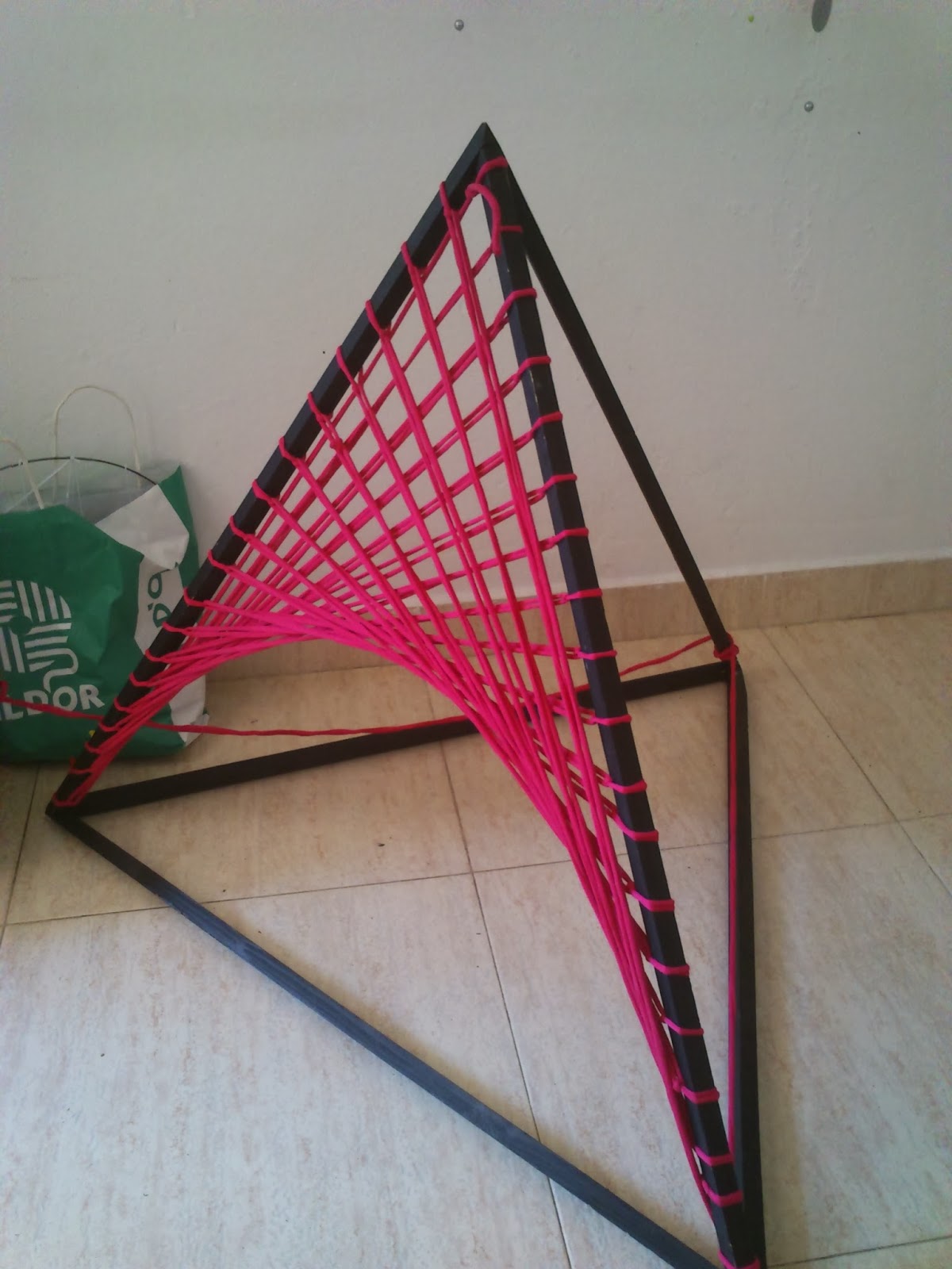 Oly Ria: STRING ART GIGANTE PARA DECORAR PUB (en construcción)