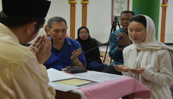 Ikuti Jejak Sang Ayah, Putri Yusuf Hamka Mantap Jadi Mualaf