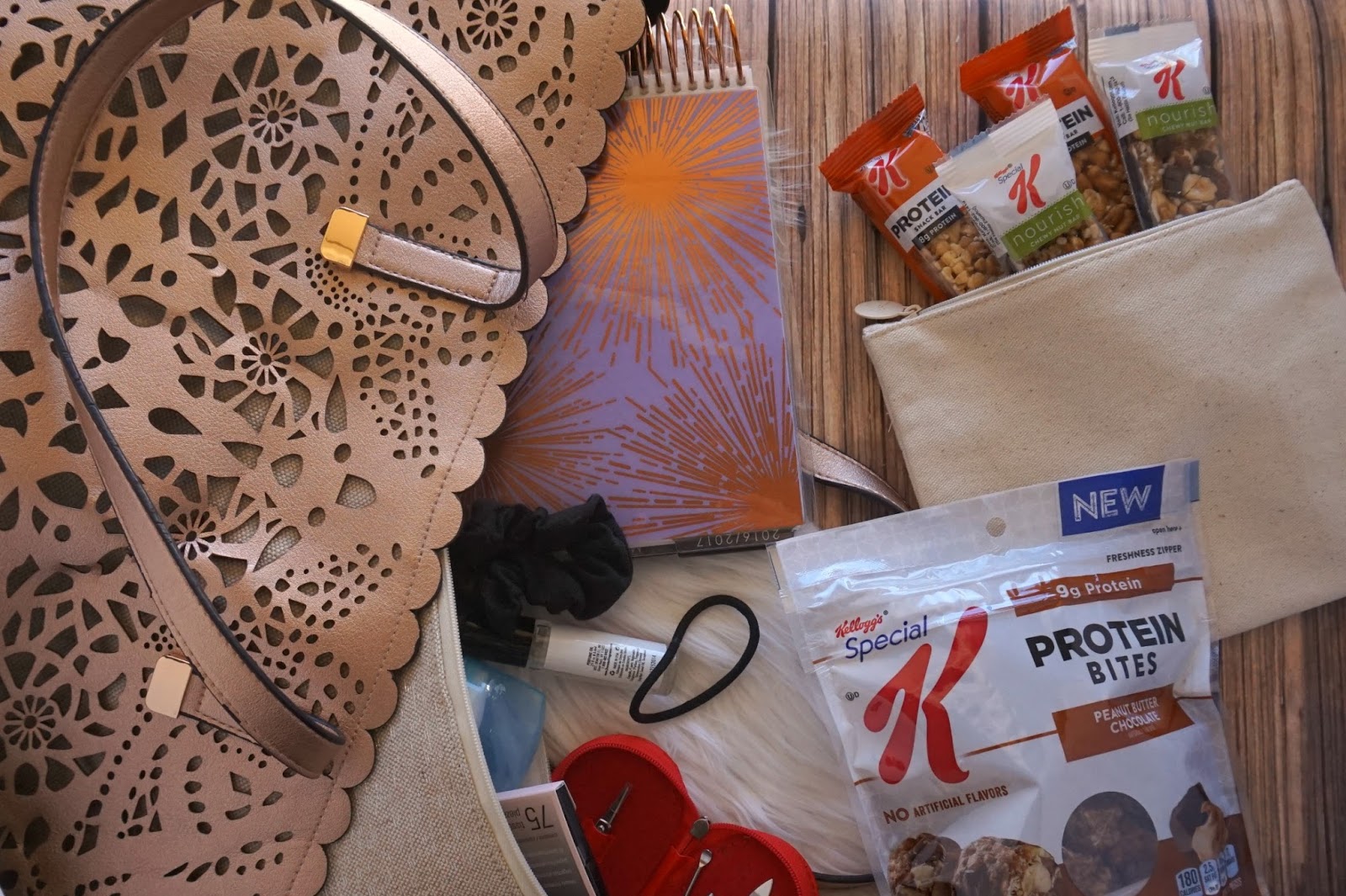 How To Pack The Perfect School or Work Bag // Tips & Tricks To Avoid Over-Packing | beautywithlily.com How To Pack The Perfect School or Work Bag // Tips & Tricks To Avoid Over-Packing | beautywithlily.com