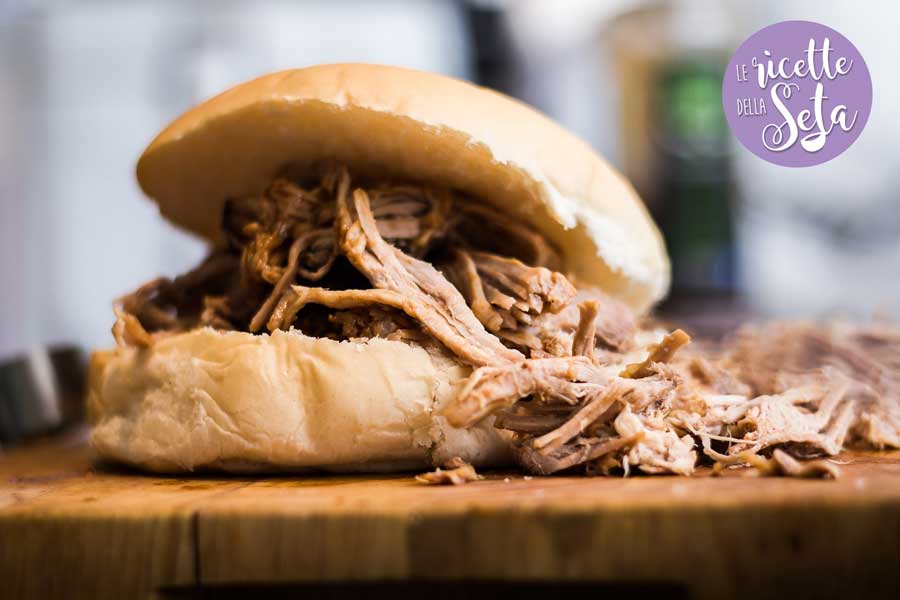 Le ricette della seta Panino pulled pork con salsa BBQ