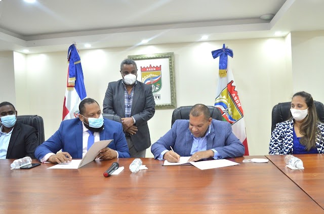 UNPHU y Alcaldía de SDN firman convenio para planificar  Plan Municipal de Ordenamiento Territorial