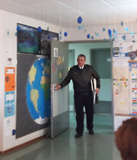 Visita do Farol Museu de Santa Marta O Senhor Faroleiro Santa Neto abre a porta da escola